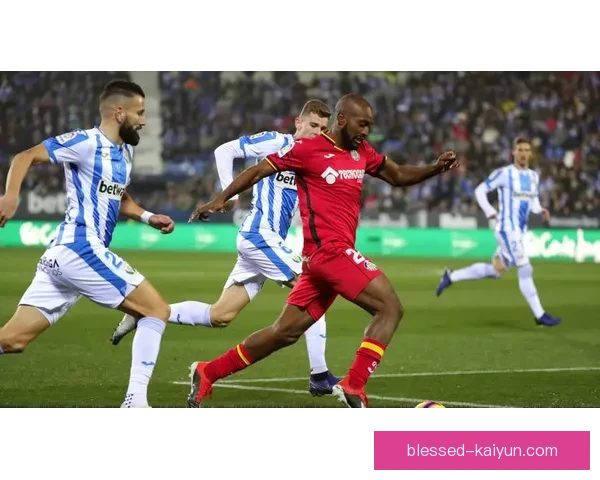 西甲球队排名现状分析，竞争激烈尤以前四名表现稳健